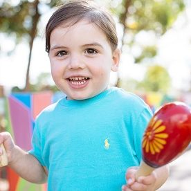 girl with maracas